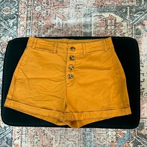 High waisted Old Navy shorts with tortoise shell buttons